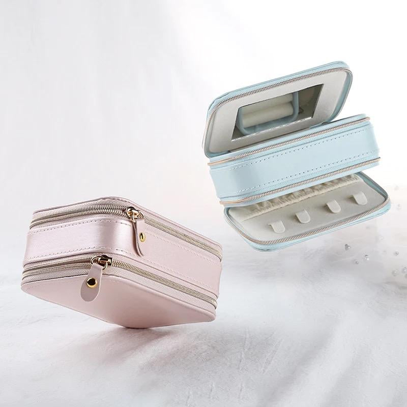 Travel in Style: The Elegant Jewelry Organizer That Keeps Your Gems Safe!