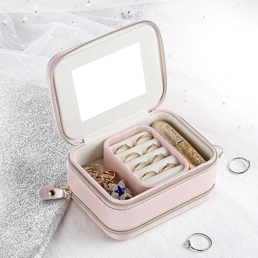 Travel in Style: The Elegant Jewelry Organizer That Keeps Your Gems Safe!